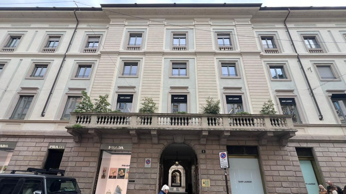Milano, Kering acquista il palazzo di via Monte Napoleone 8 per 1,3 miliardi di euro: la più grande transazione di sempre in Italia