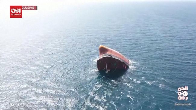 VIDEO: Kapal Inggris Tenggelam Ditembak Milisi Houthi – Manadopedia