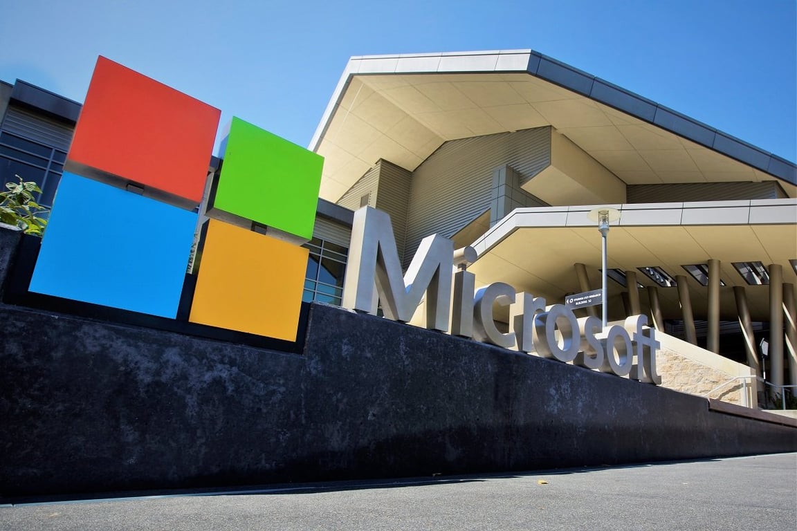 SDI Online: Microsoft supera Apple ed Epic Games si congratula con la casa di Xbox