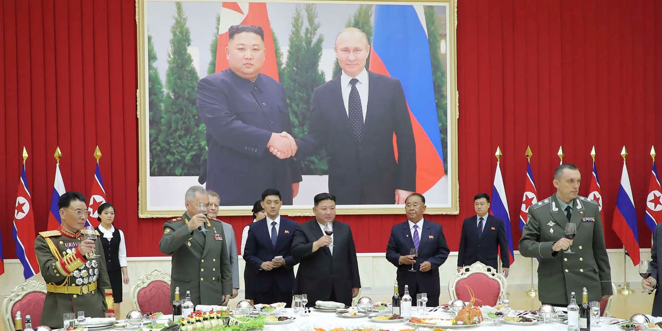 Guerre en Ukraine: Kim Jong-un prêt à rencontrer Poutine pour discuter de possibles ventes darmes à la Russie, selon la Maison Blanche