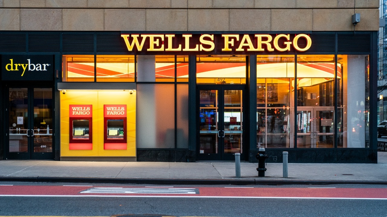 Photo of Wells Fargo Addresses Tech Issue as Customers Report Missing Deposit Transactions