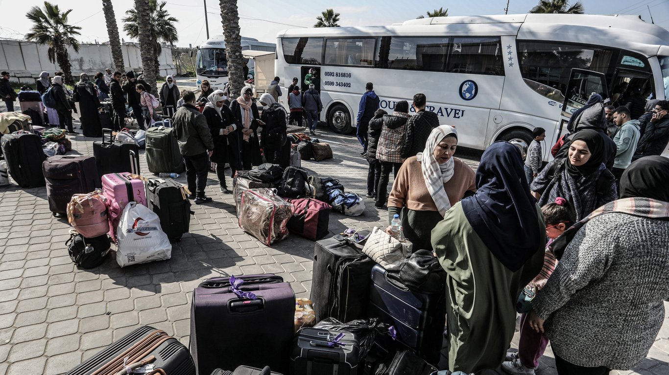 Palestinians fleeing Gaza for Egypt pay thousands to broker