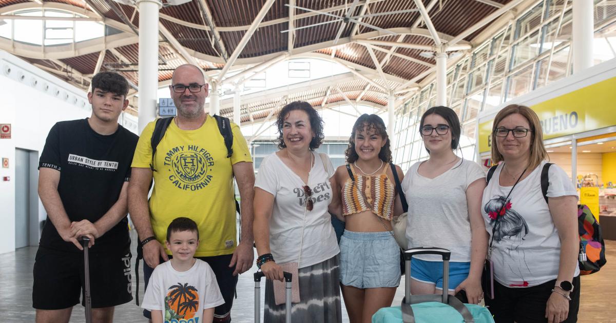 Un bar, una tienda y todo en un hall: El aeropuerto de Zaragoza es muy cómodo, solo le faltan más vuelos – TrasELBalon