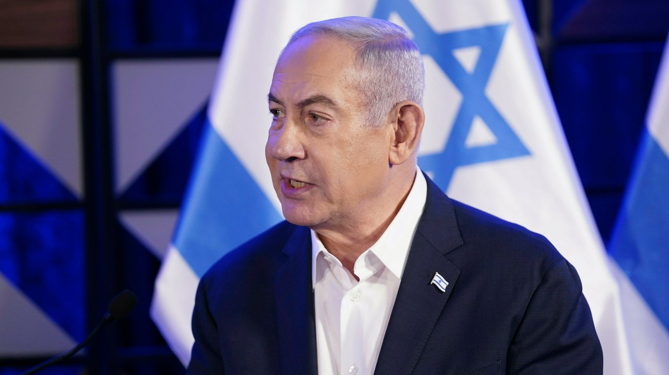 Israelis Contend with Netanyahus Declining Popularity amid Gazas Month of War and Hostage Crisis
