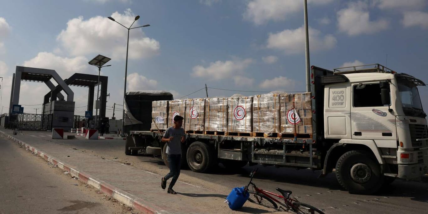 En direct, guerre Israël-Hamas : le Croissant-Rouge palestinien réceptionne 102 camions daide humanitaire au terminal de Rafah