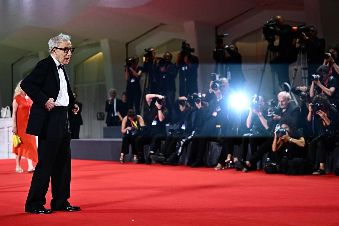 Woody Allen contestato sul red carpet della Mostra del Cinema di Venezia 2023