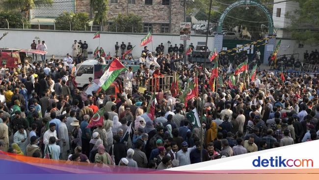 Protes Hasil Pemilu Pakistan, Ribuan Pendukung Imran Khan Blokir Jala