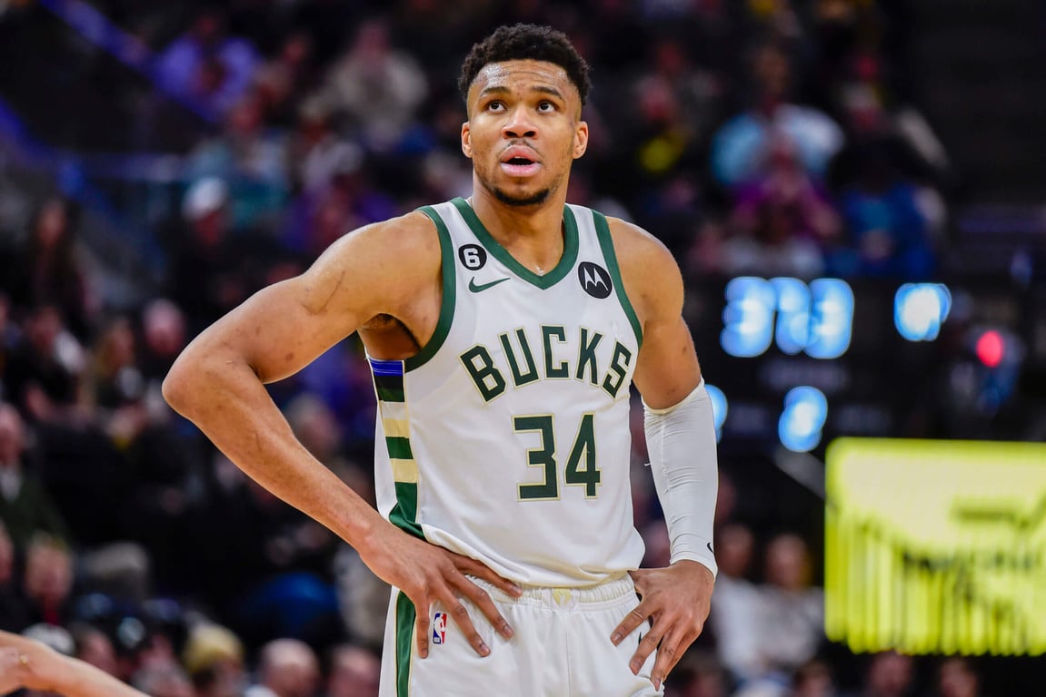 Giannis Antetokounmpo of the Bucks to Sit Out FIBA World Cup for Knee Surgery Recovery