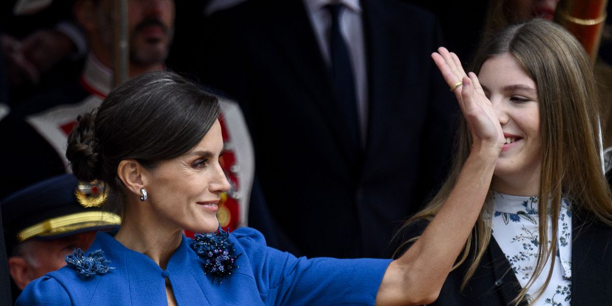 Photo of El vestido de la reina Letizia que realza el escote más bonito de la temporada