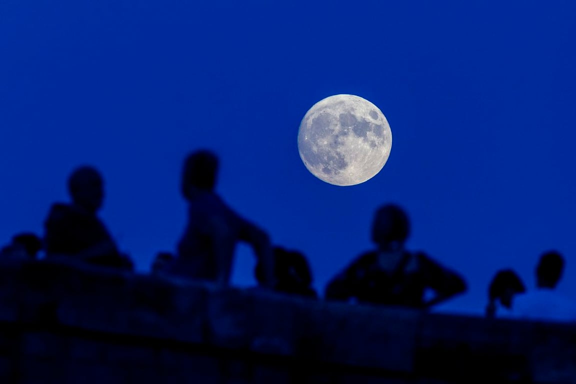 Photo of Oncenoticias: Horario y cómo ver la última superluna del año en Colombia – EL PAÍS