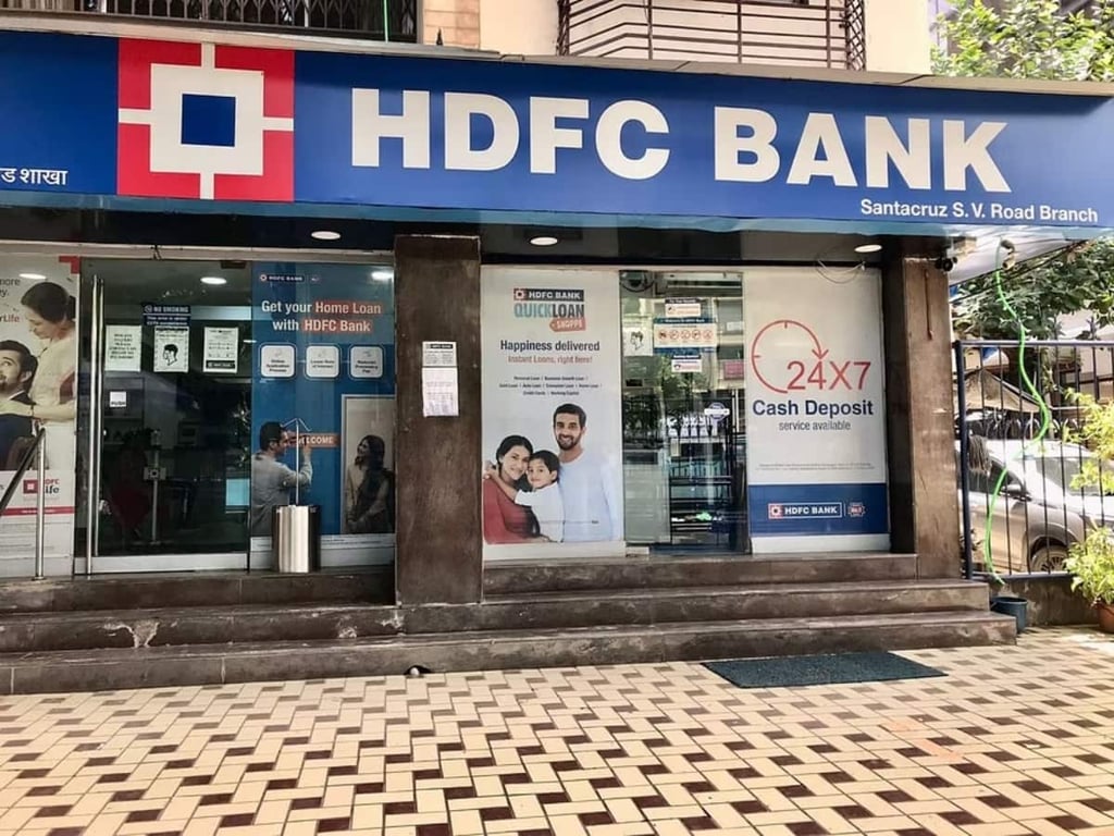 HDFC बैंक: Q4 में उम्मीद के मुताबिक रहे नतीजे, लेकिन NIM पर दबाव, जानिए एक्सपर्ट्स की राय – राजनीति गुरु