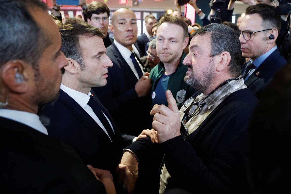 French Translation: 
Au Salon de lagriculture, Emmanuel Macron nourrit la polémique avec les défenseurs de lenvironnement