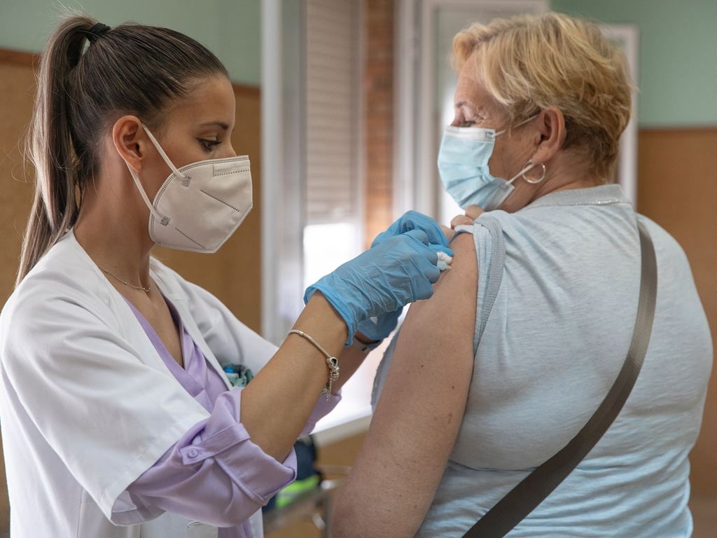 Photo of Cómo será la campaña de vacunación de covid tras el verano: Sanidad estudia qué fármaco inyectará