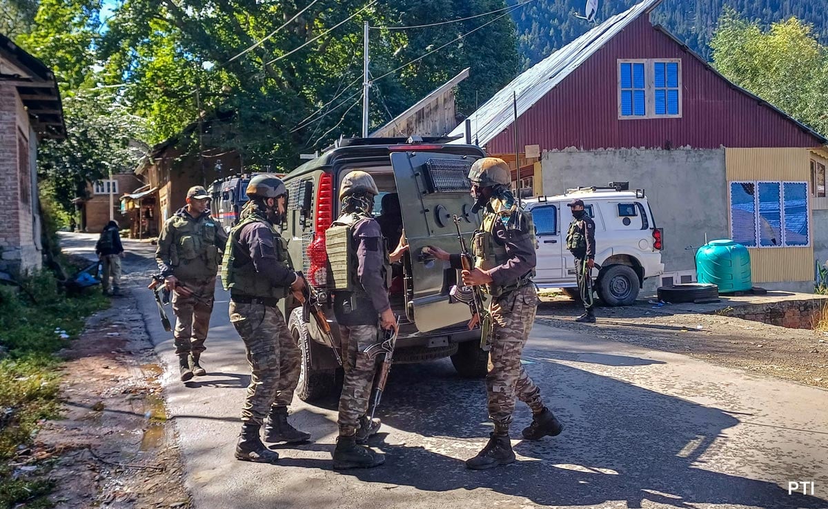 राजनीति गुरु: जम्मू-कश्मीर: अनंतनाग में 3 अफसरों की शहादत का सुरक्षाबलों ने लिया बदला, LET कमांडर उजैर खान को किया ढेर – NDTV इंडिया
