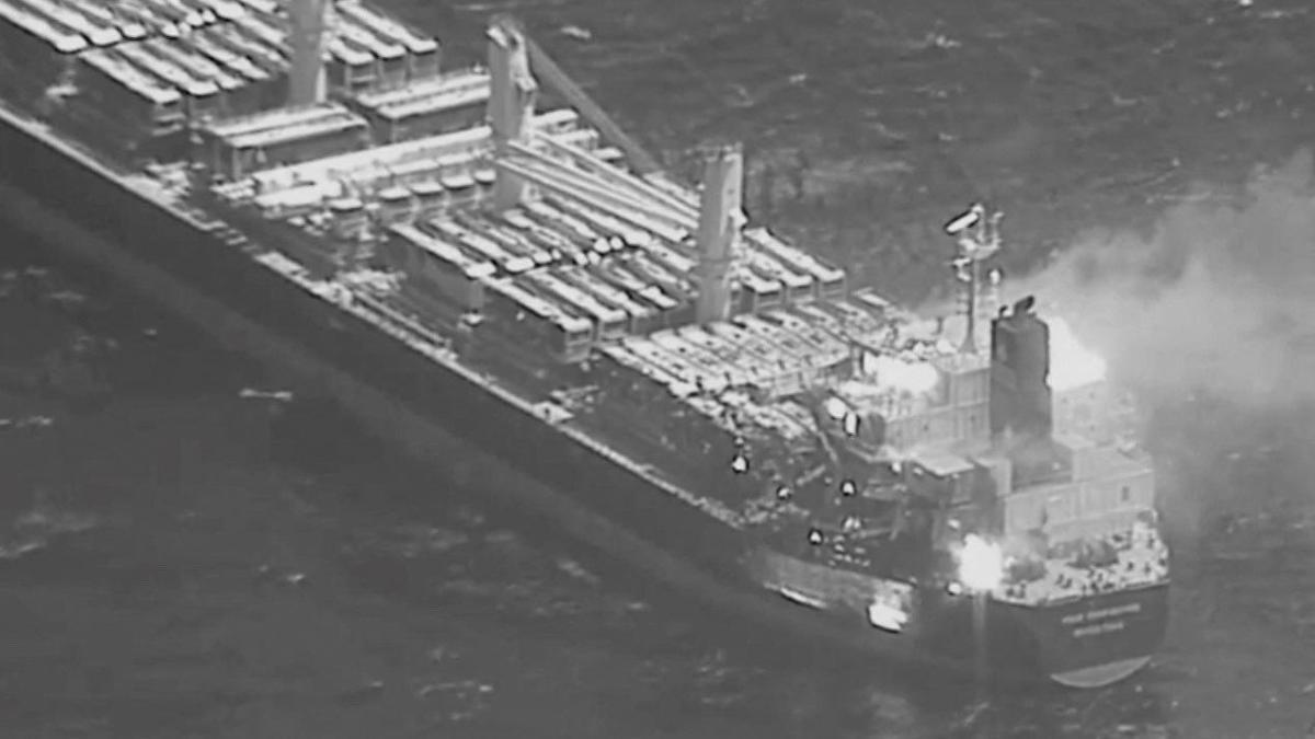 Tres marineros civiles muertos por un ataque de hutíes a un barco en el golfo de Adé