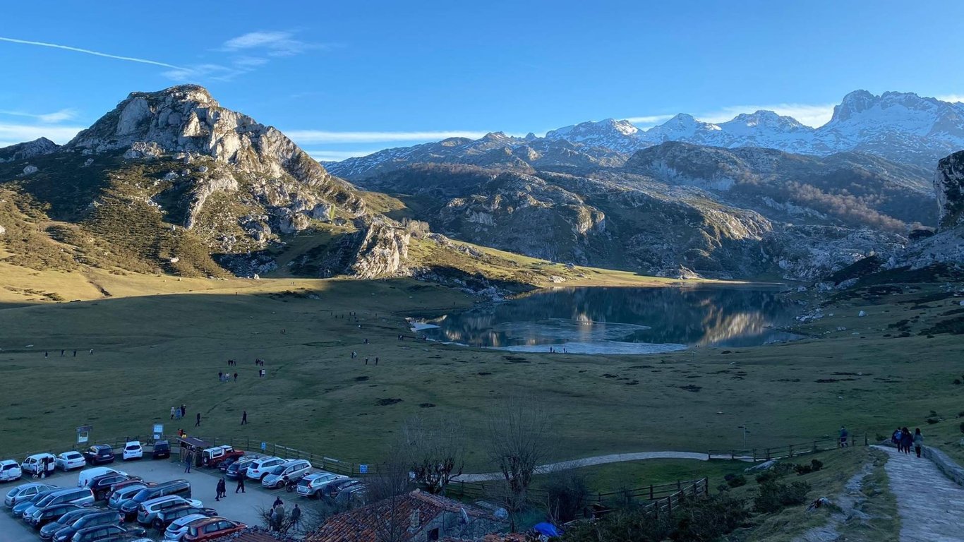 El acceso a los Lagos de Covadonga, cerrado a coches particulares – TrasELBalo