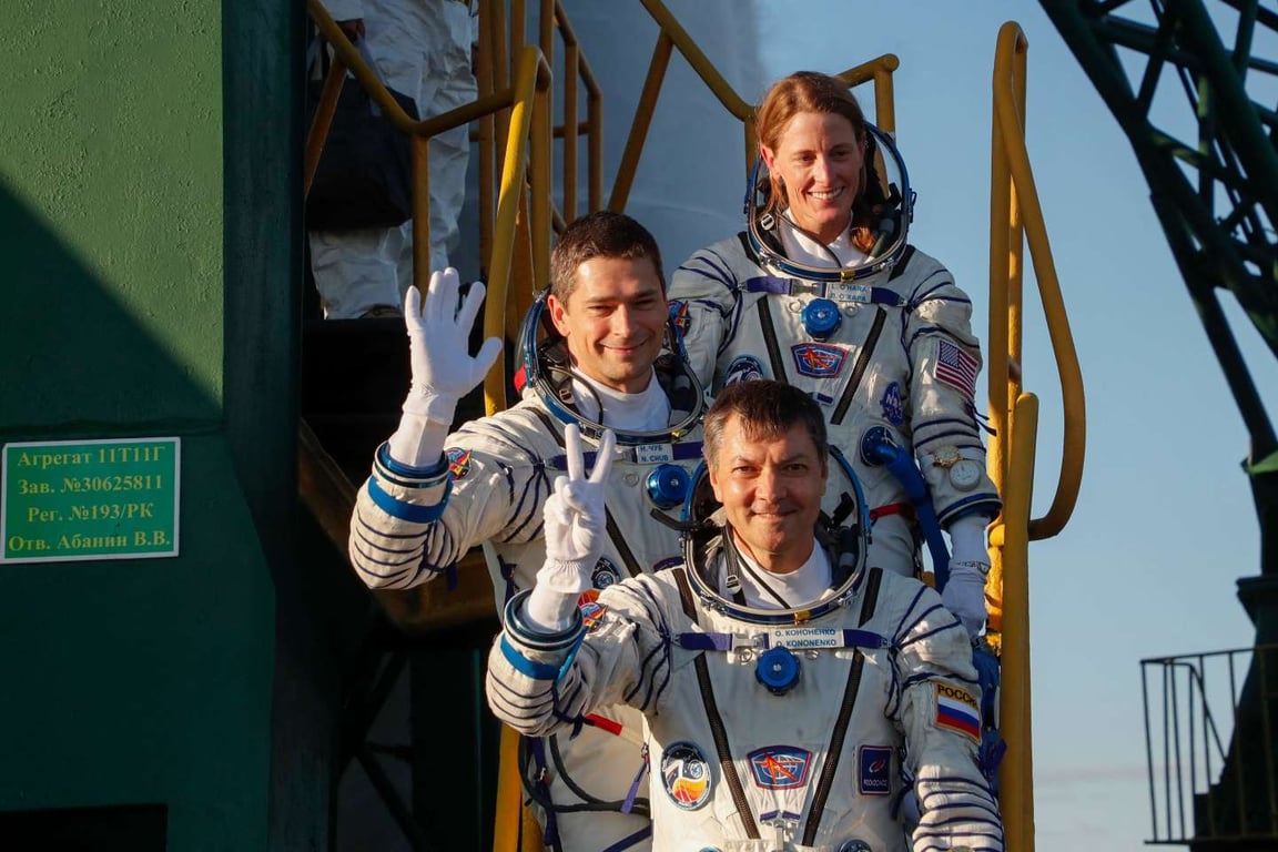 Malgré les tensions entre les deux pays, deux Russes et une Américaine arrivent à la Station spatiale internationale – Le Monde