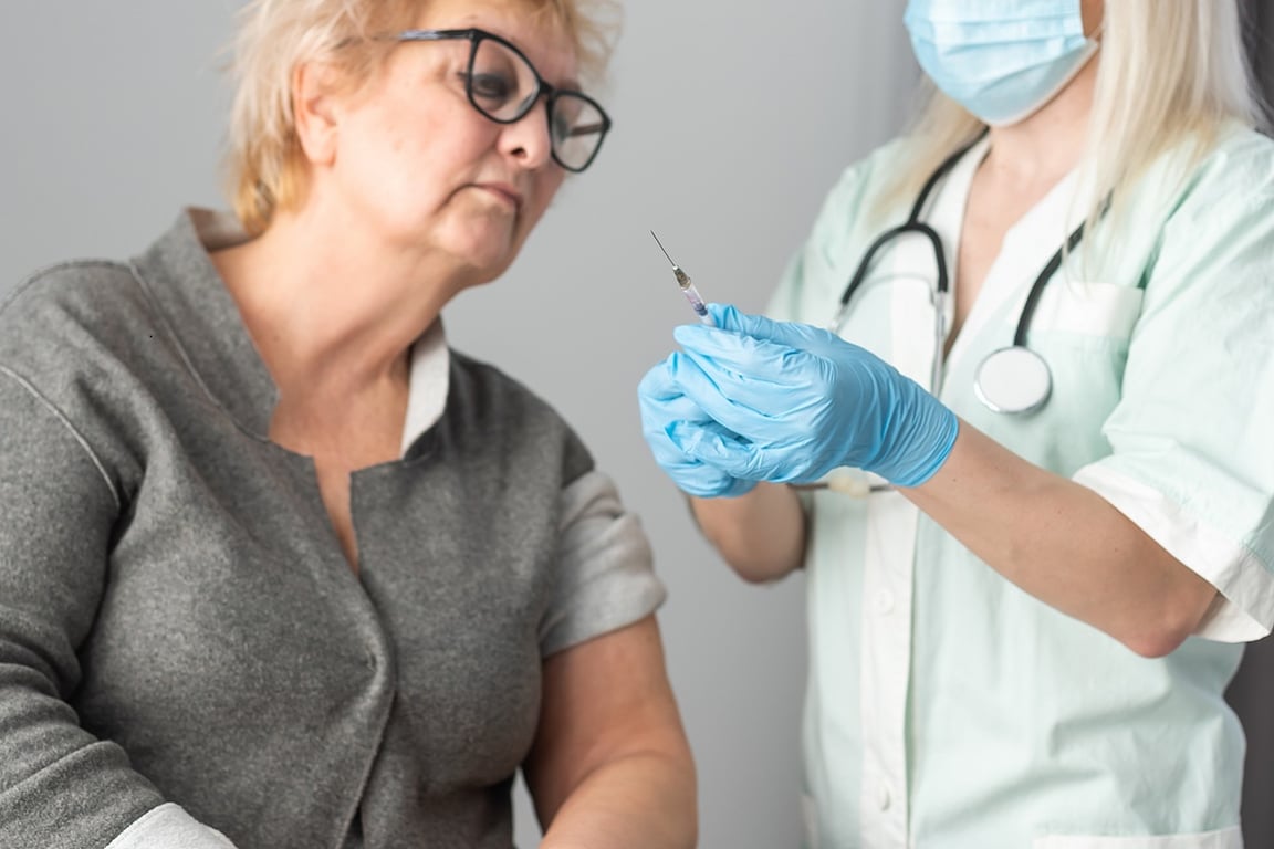 Un estudio busca medir el impacto real de las vacunas entre la población mayor de 65 años | Diariofarma