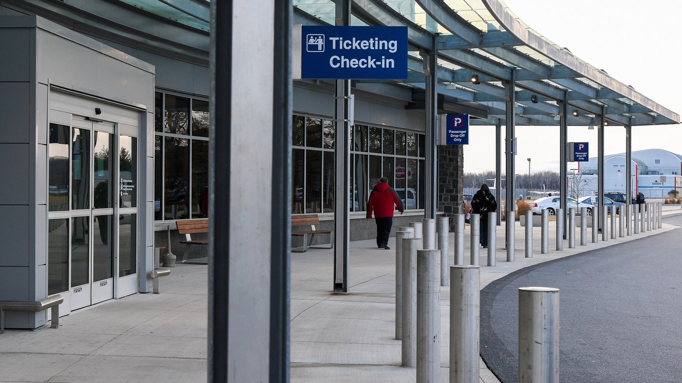 Photo of Legacy Airlines Leaving Regional Airports Due to Changing Economics