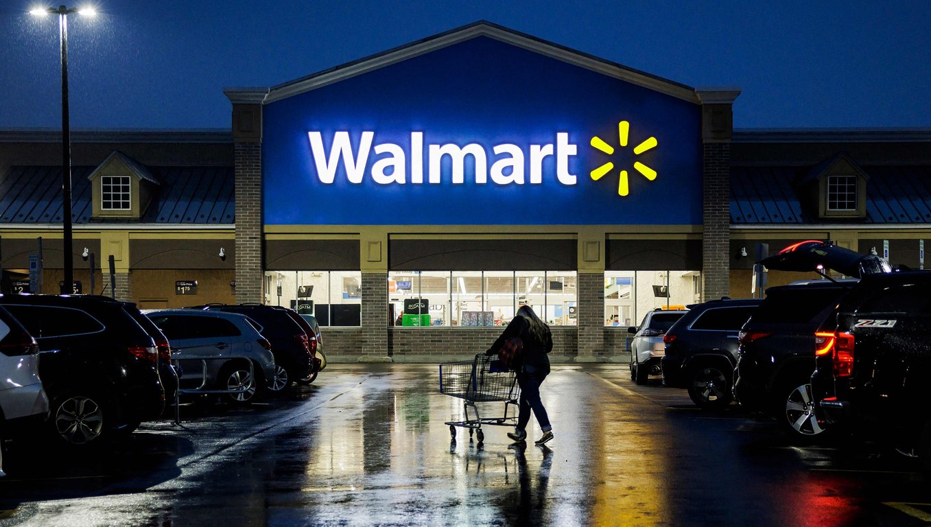 Whats Open on Christmas Eve? Find Hours for Walmart, Target, Restaurants, Stores, and More