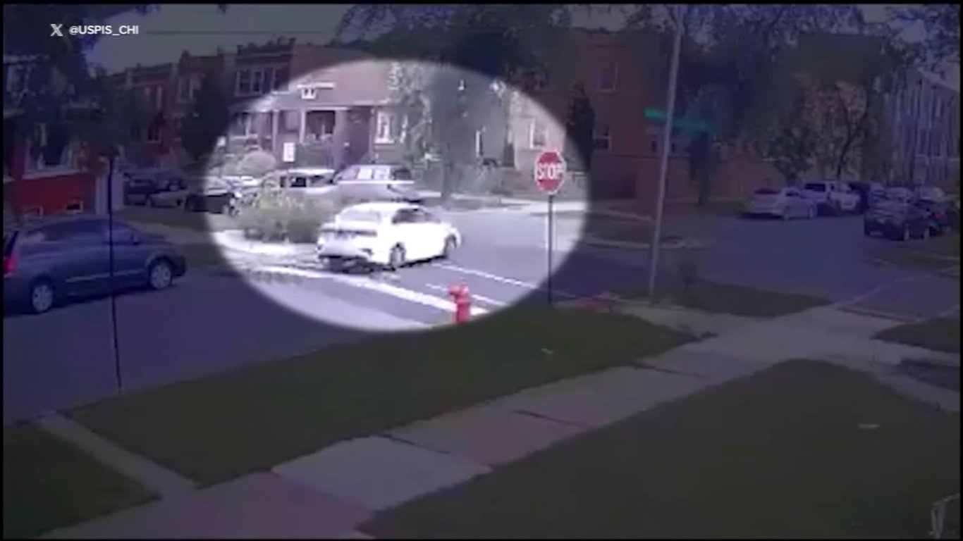 Brazen Armed Robberies of USPS Mail Carriers Caught on Video in Logan Square and Kilbourn Park