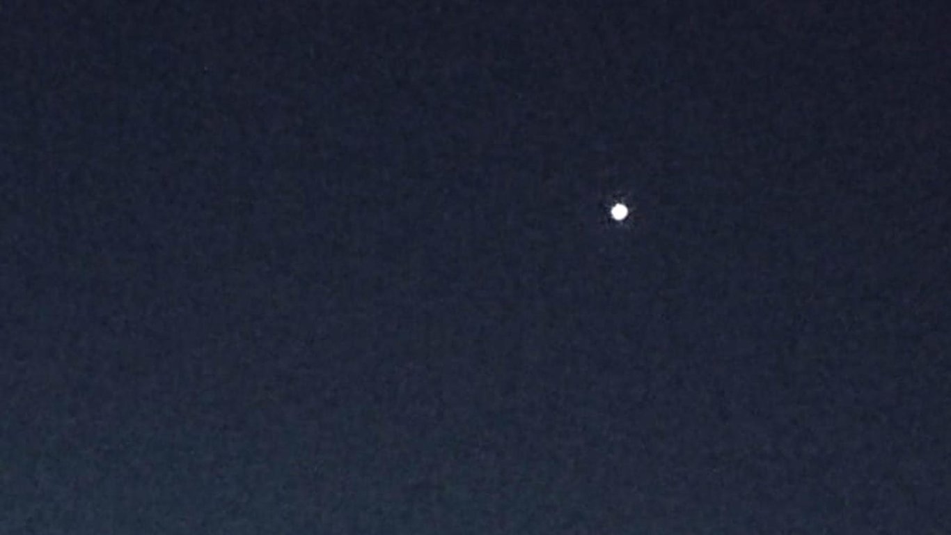 Photo of El extraño punto que más brilla en el cielo sin ser una estrella y que es visible desde España – Oncenoticias