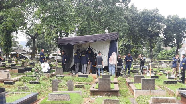 7 Momen Detik-detik Proses Ekshumasi Makam Anak Tamara Tyasmara & Angger Dimas – Bolamadura