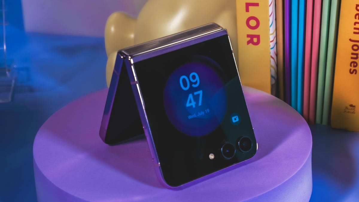 Clamshells Comeback: Exploring Samsungs New Flip Phone