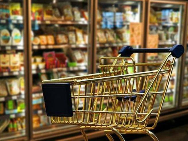 Istat, linflazione rallenta al 5,7% nel 2023: aumento dei prezzi di zucchero, riso e olio – Corriere della Sera
