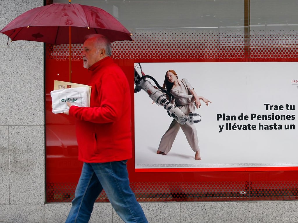 El banco busca fomentar las transferencias de planes de pensiones con bonificaciones de hasta el 7% – Cinco Días