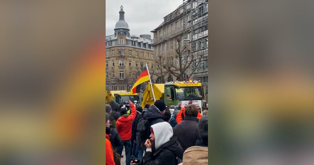Germania, la protesta degli agricoltori contro il governo: trattori e camion paralizzano il traffico – SDI Online
