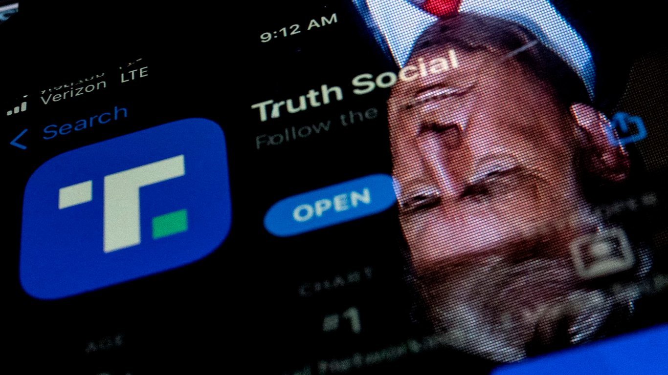 Trump praises Truth Social amid DWAC stock drop on social media merger vote – CNBC