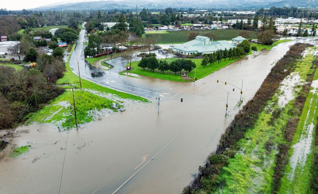 Photo of Un río atmosférico se detendrá sobre el sur de California, representando una amenaza de inundación potencialmente mortal para millones – Oncenoticias