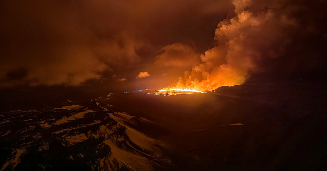 Iceland Volcano Erupts in Plumes of Fire With Little Notice