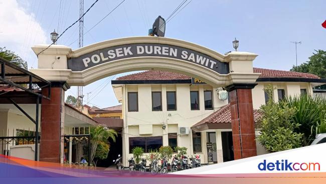 Polisi Memeriksa CCTV di Tempat Kejadian Peristiwa Anak Tamara Tyasmara Meninggal Tenggelam di Kolam Renang – Bolamadura