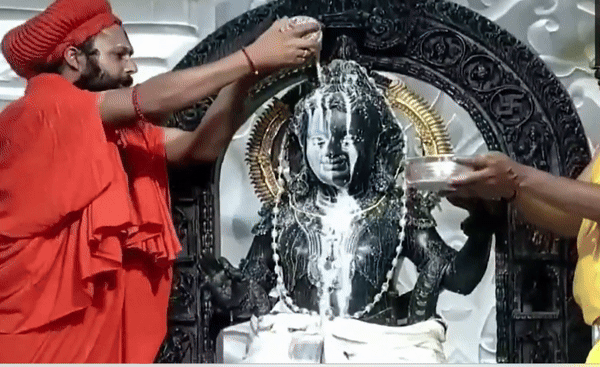 राम नवमी 2024 Live: अयोध्या में प्रभु रामलला के जन्मोत्सव पर उमड़ा उल्लास