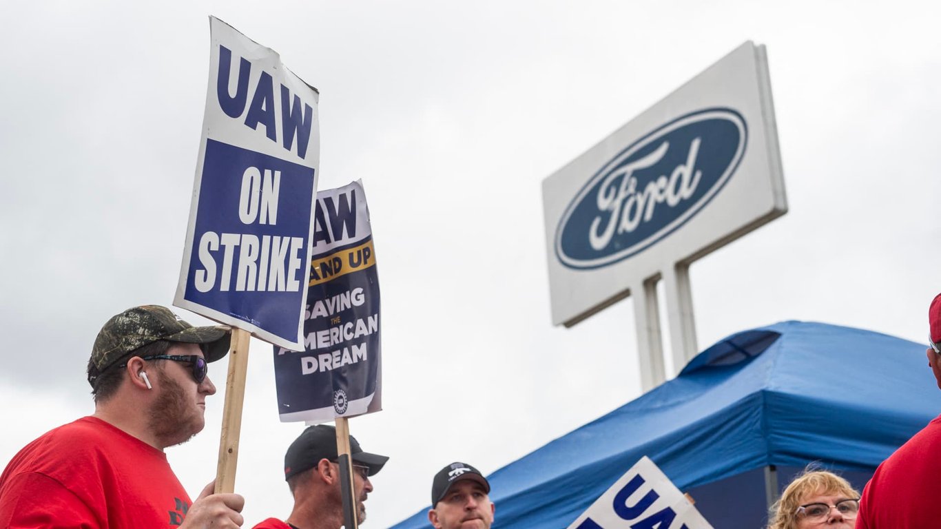 Ratification of UAW deal by Ford union workers concludes historic negotiations with Detroit automakers
