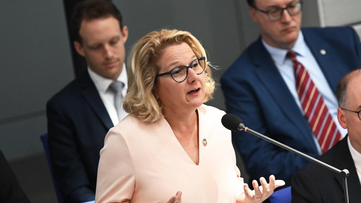 Entwicklungsministerin Schulze kritisiert Bürokratie bei Sachleistungen für Asylbewerber
