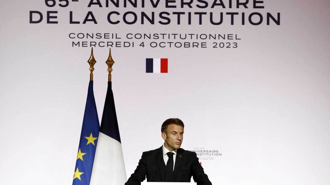 Champ des chroniques câblées : les points à retenir du discours dEmmanuel Macron à loccasion des 65 ans de la Constitution