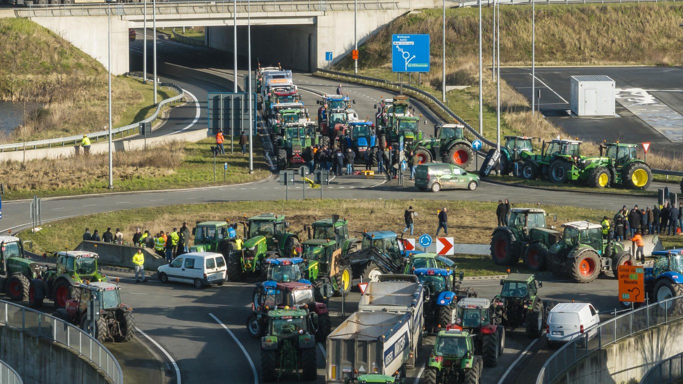 Agriculteurs en colère: levée progressive des barrages, malgré le maintien de certains blocages – Cosmo Sonic