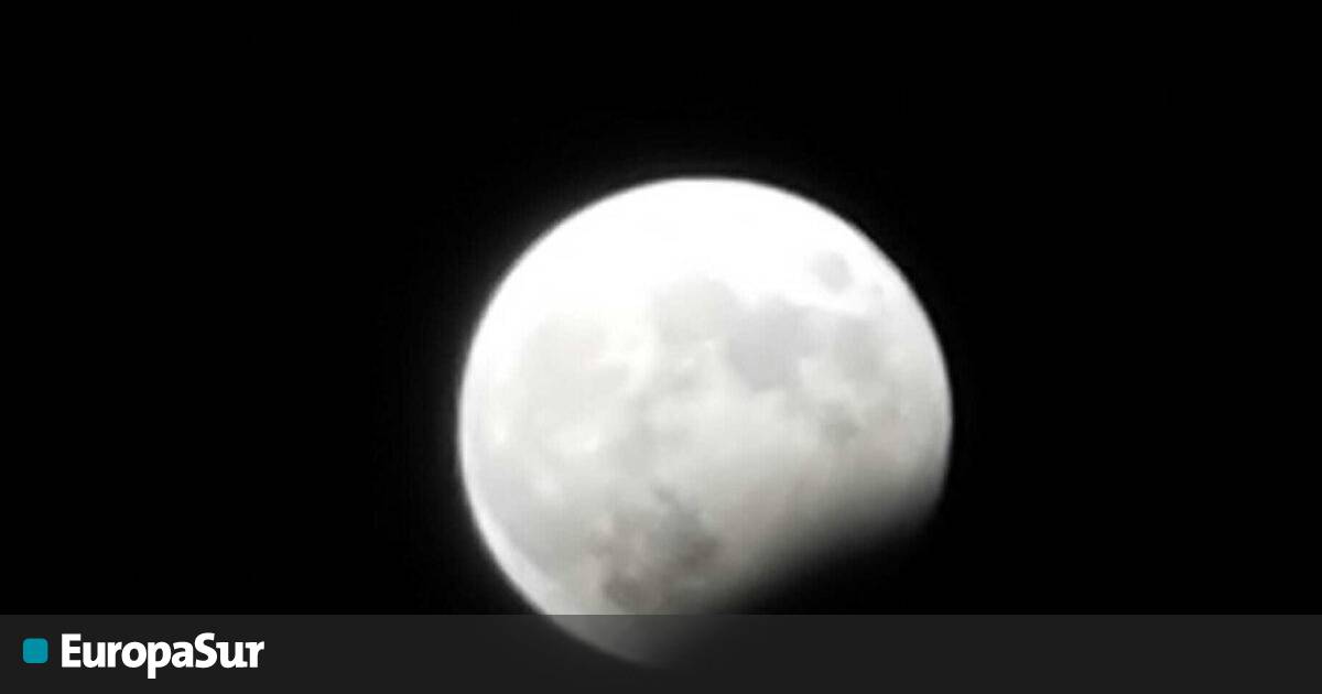 Photo of El Campo de Gibraltar disfruta del último eclipse lunar del año