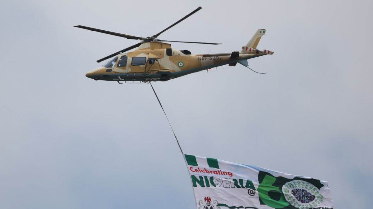 राजनीति गुरु: नाइजीरिया साथियों को बचाने गए 12 सैनिकों की दर्दनाक हेलिकॉप्टर दुर्घटना में गई जान..
