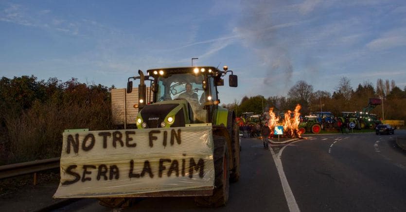 Francia: il governo conferma i sussidi al gasolio per fermare la protesta degli agricoltori – Buzznews