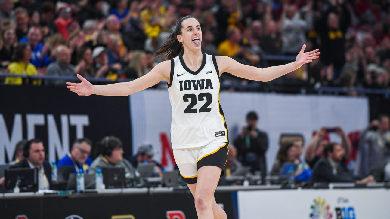 Photo of Caitlin Clark sets 3-point record as Iowa wins in Big Ten tourney