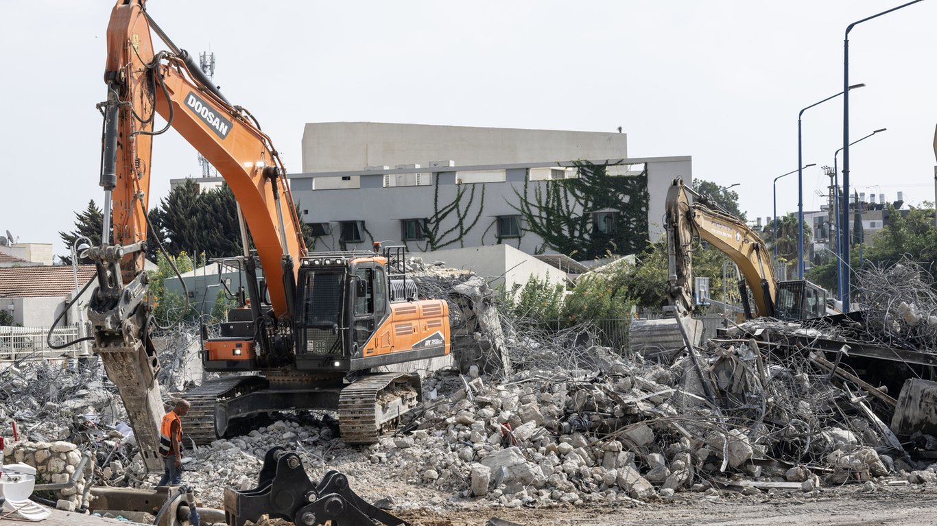 Portraits of Israeli Town Near Gaza After Evacuations Following Hamas Attack: The Daily Guardian