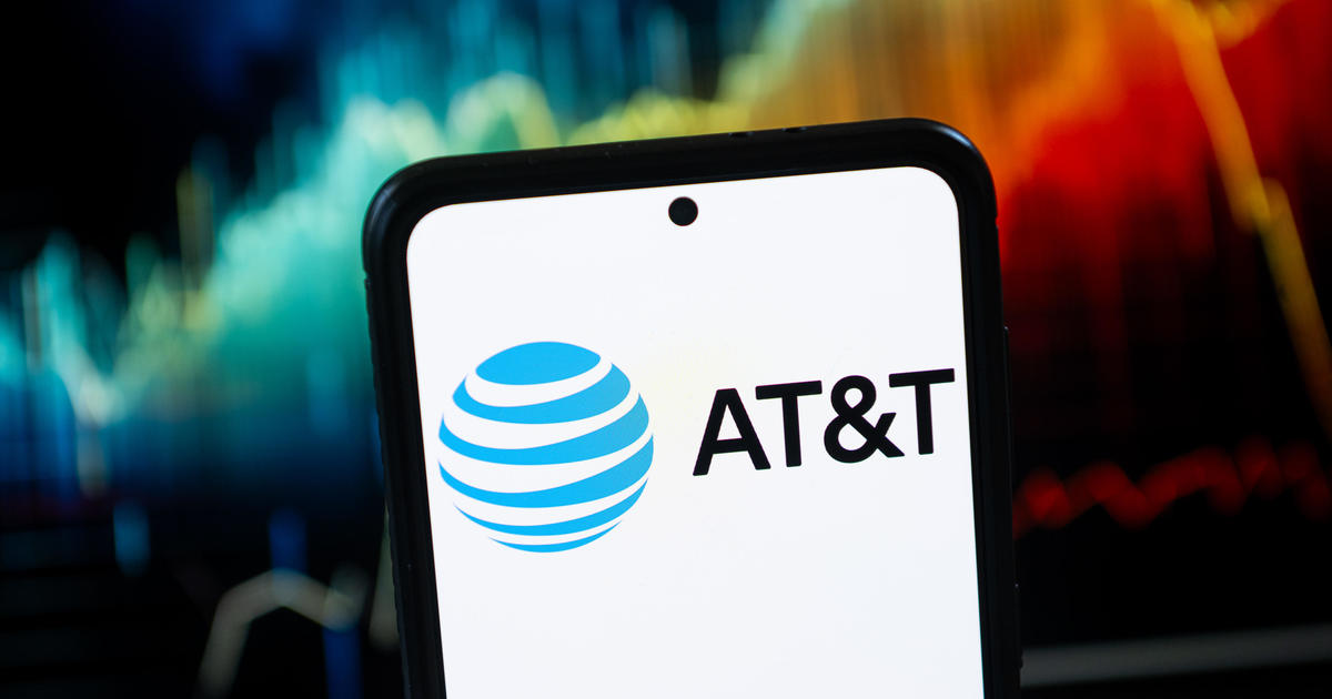 Photo of AT&T to offer customers $5 credit after phone service outage. Learn how to claim it.