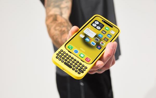 Shiv Telegram Media: A $139 iPhone case for touchscreen typing haters