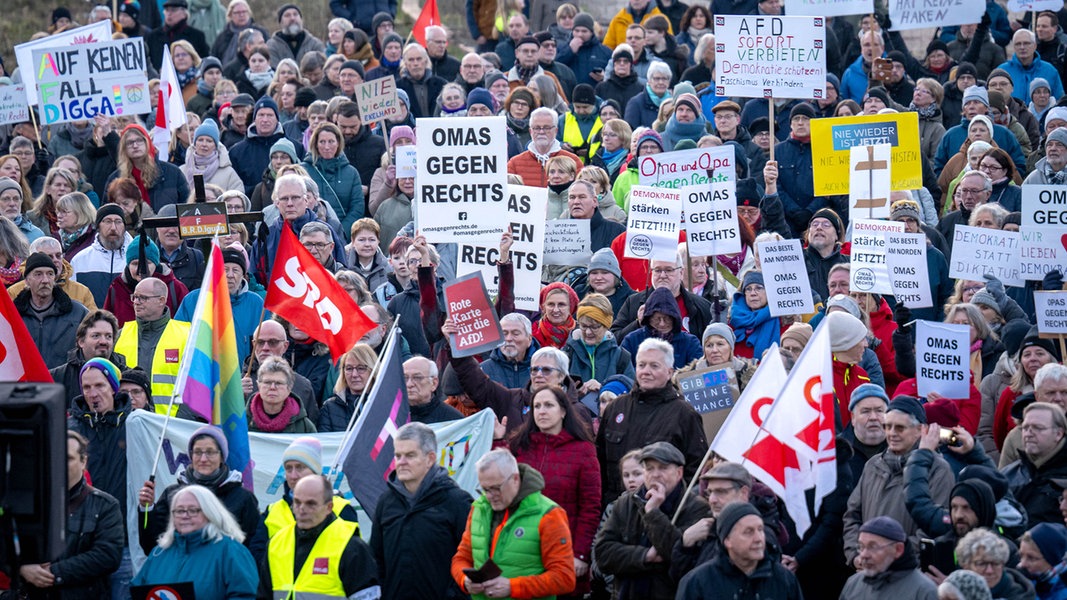 AfD veranstaltet Bürgerdialog in Schortens: 1.000 Gegendemonstranten – Buzznice.com