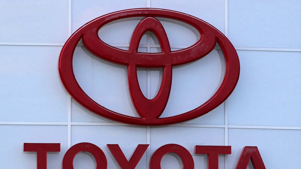 Reports of Engine Fires in Recalled RAV4 SUVs: Toyota Clarifies Parking Recommendations