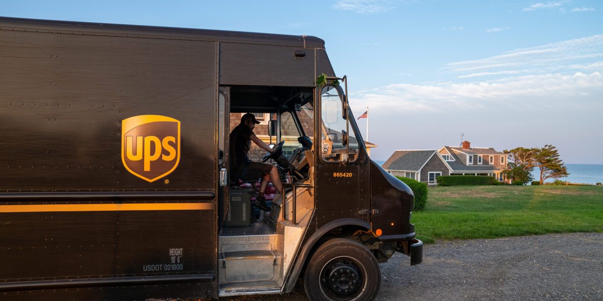 Photo of UPS delivers 12,000 job cuts to management months after historic deal for unionized drivers—yet another sign the pendulum is swinging toward blue-collar workers